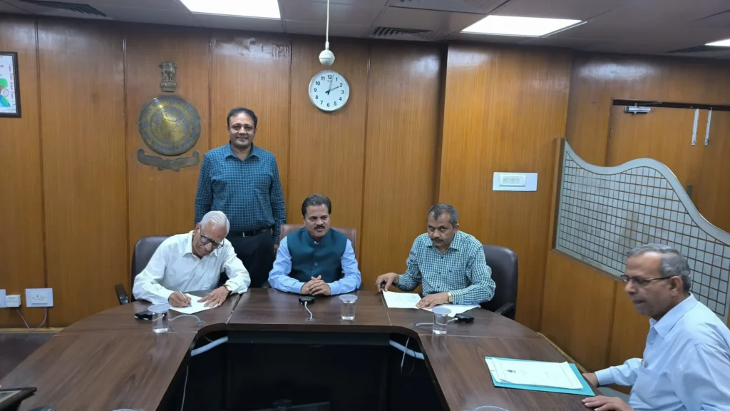 Dr. Mrutyunjay Mohapatra Dr.Ganesh Chandra Shrotriya Dr.S.C.Bhan and Kamal Jeet
